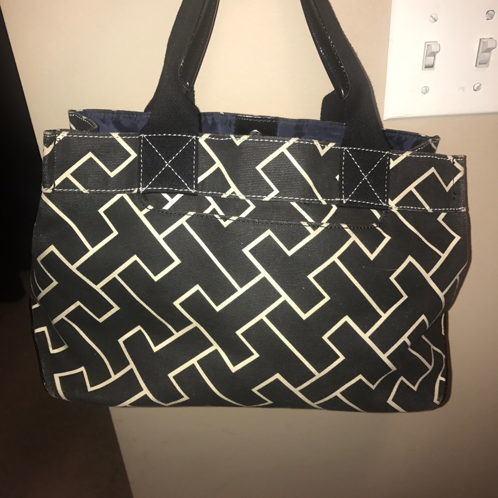 Real Tommy Hilfiger purse. NEVER USED